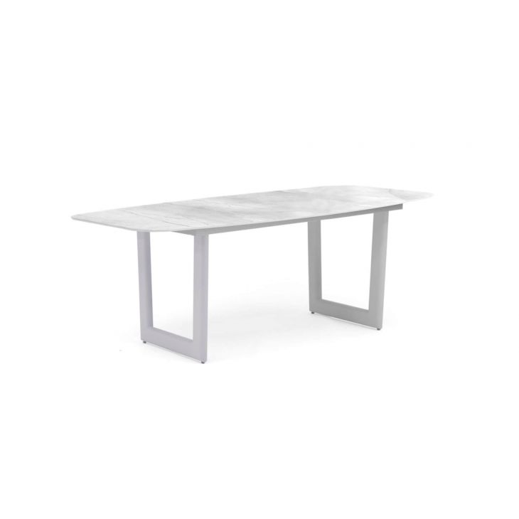 CLUB dining table