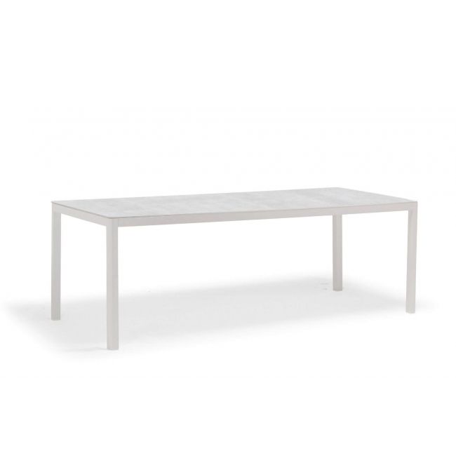 LOOP dining table