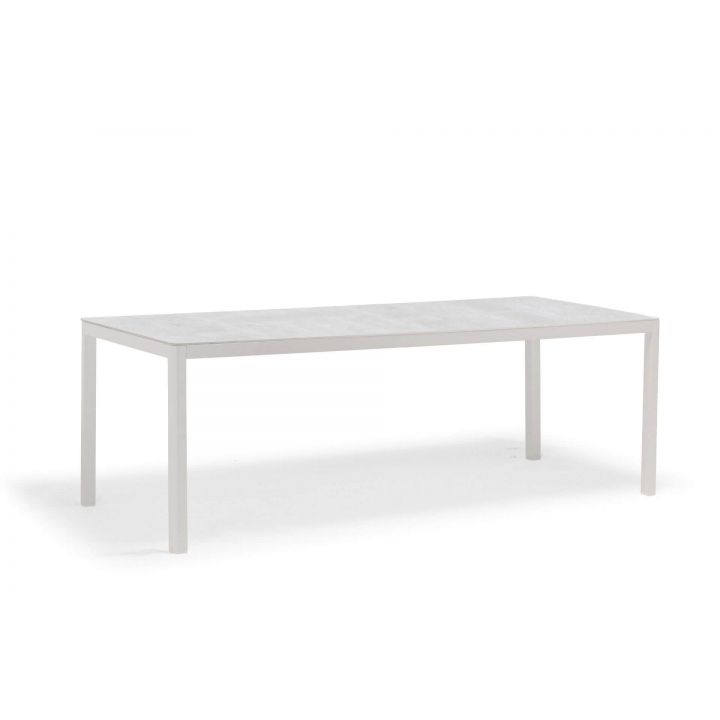LOOP dining table