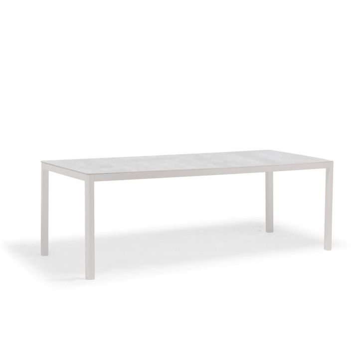 LOOP dining table